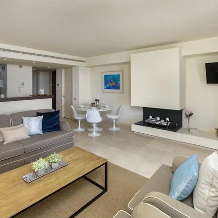 Flamingos - Luxury Golf *