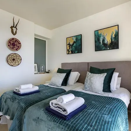 Flamingos - Luxury Golf *