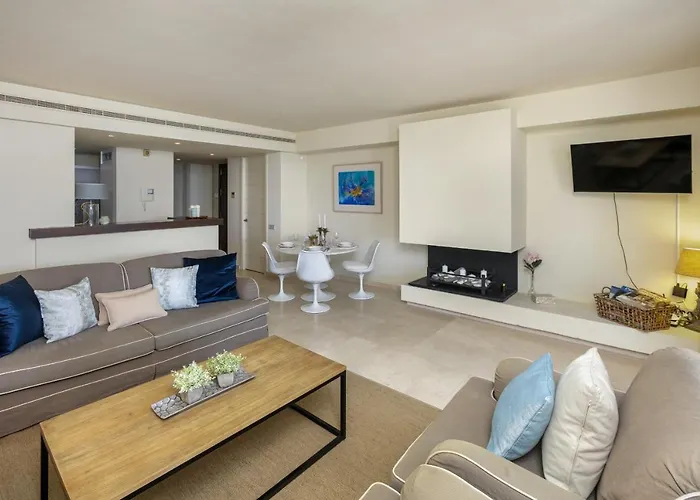 Flamingos - Luxury Golf *