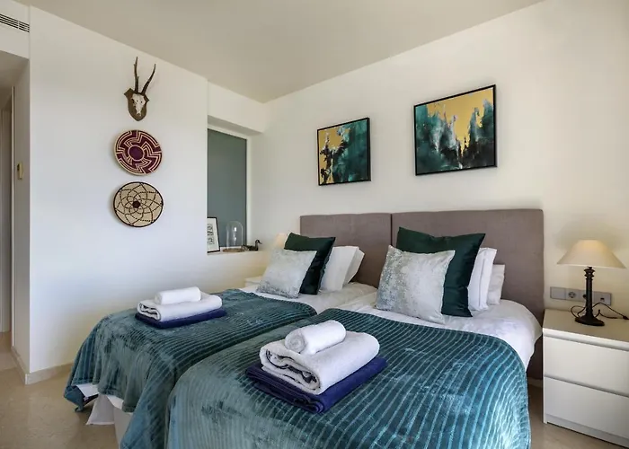 Flamingos - Luxury Golf *